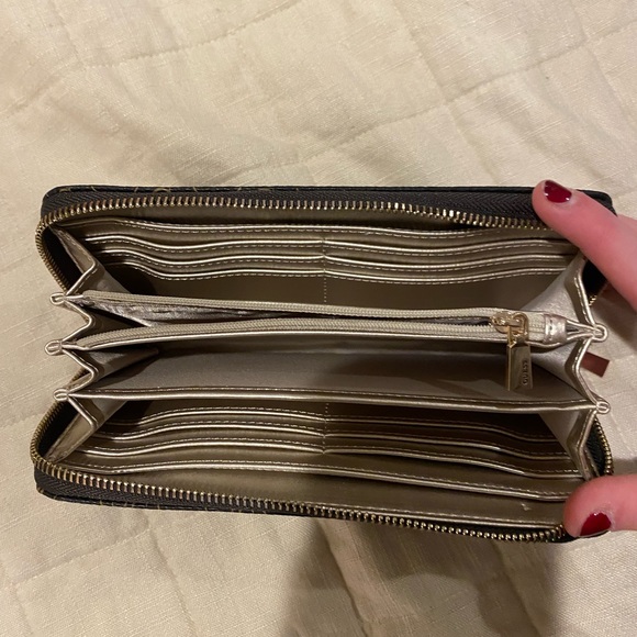 GUESS HANDBAG/WALLET - Picture 2 of 3
